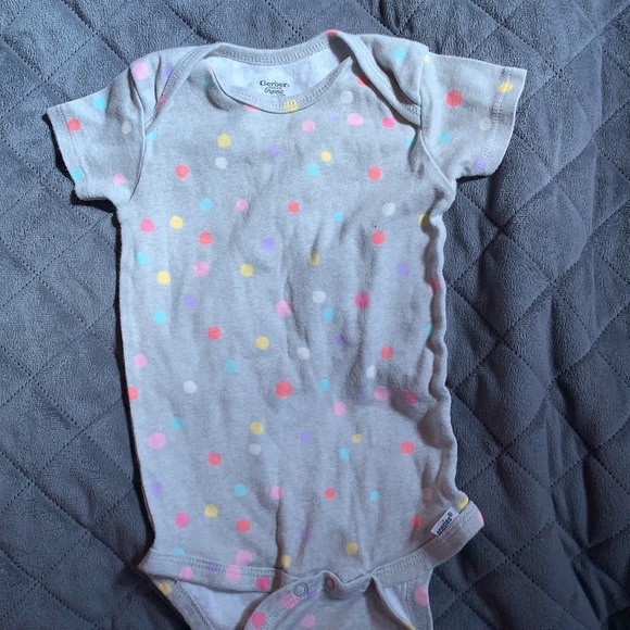 Gerber organic onesies - Picture 5 of 7